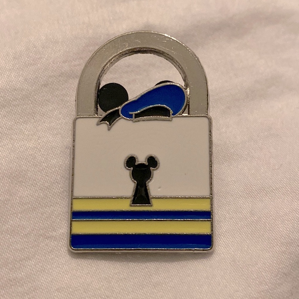 Disney Pin Donald Duck Lock